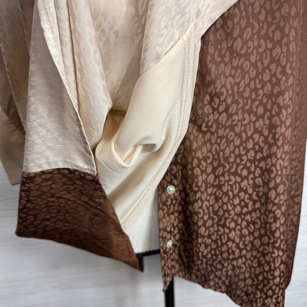 Entro Cream Brown Leopard Animal Print Button Up Blouse S/M - Picture 6 of 7